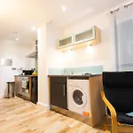 Cosy City Escape - 1Bed Apt With Balcony