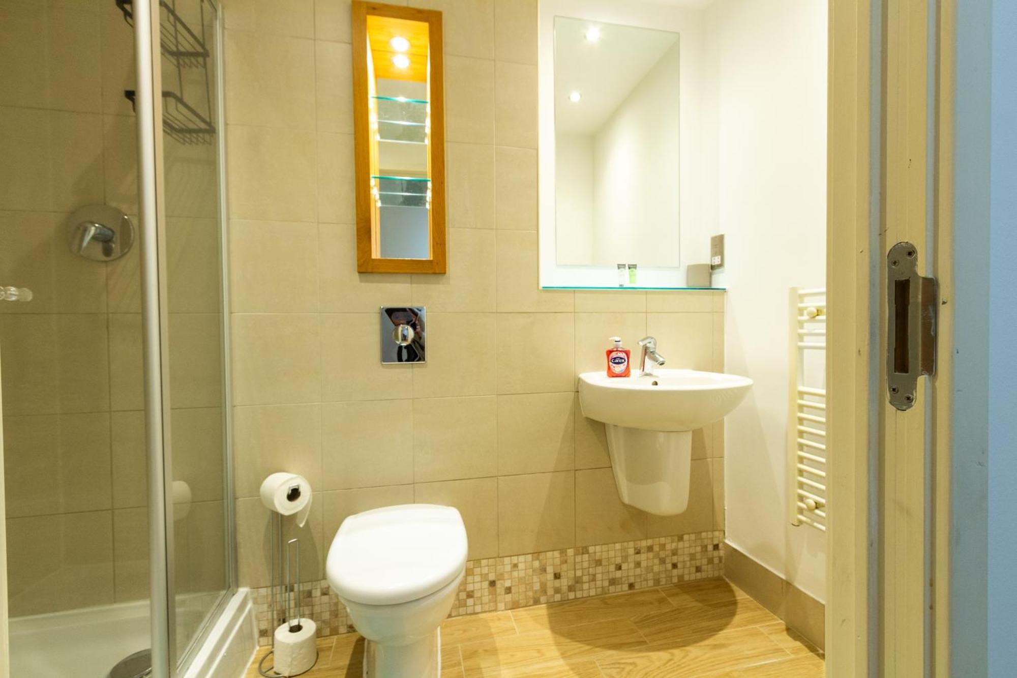Cosy Escape - 1bed With Balcony Apartment *
